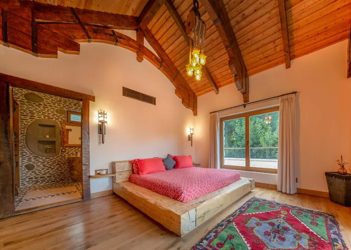 Private Island-style Ultra Luxury Estate