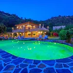Private Island-style Ultra Luxury Estate Villa *
