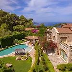 Villa Private Island-style Ultra Luxury Estate