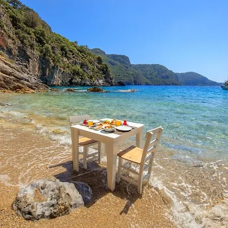 Private Island-style Ultra Luxury Estate Villa *