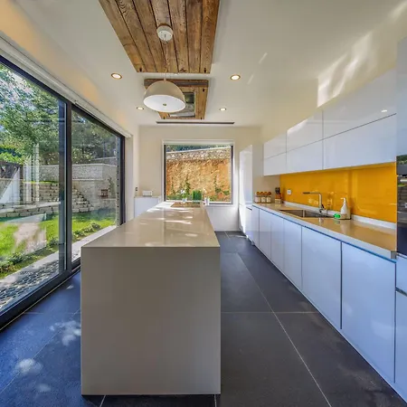 Private Island-style Ultra Luxury Estate フェティエ