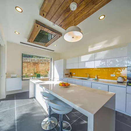 Private Island-style Ultra Luxury Estate * フェティエ