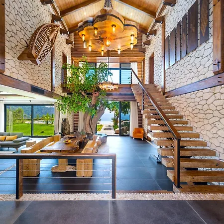 Private Island-style Ultra Luxury Estate Vila