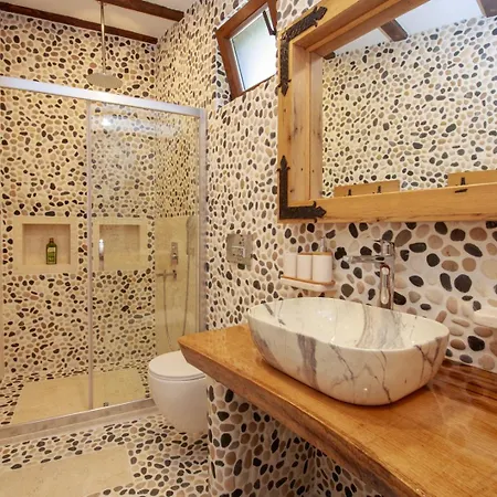 Private Island-style Ultra Luxury Estate * フェティエ