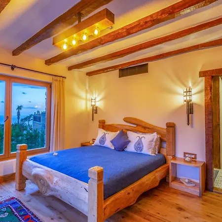 Private Island-style Ultra Luxury Estate *