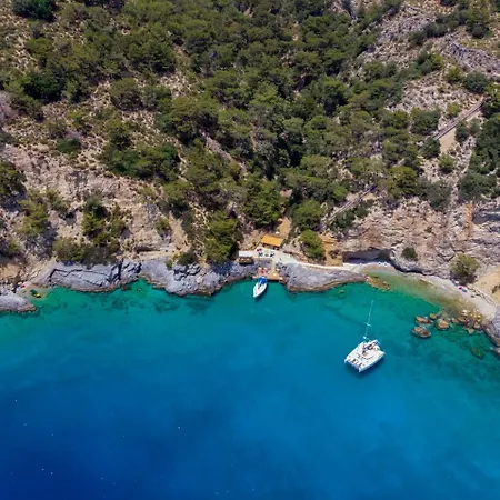 Private Island-style Ultra Luxury Estate Vila