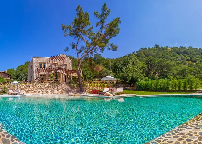 Private Island-style Ultra Luxury Estate *