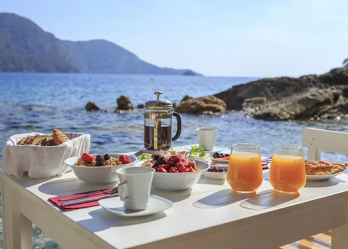 Private Island-style Ultra Luxury Estate Villa