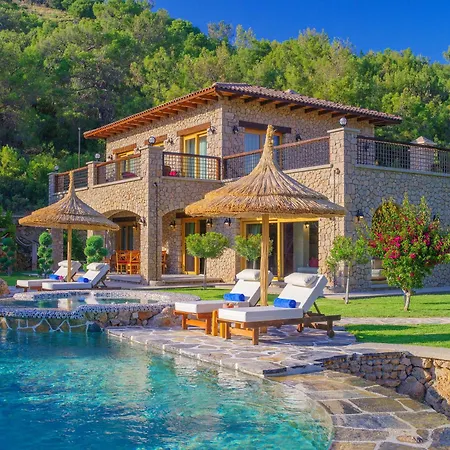 Private Island-style Ultra Luxury Estate Villa *