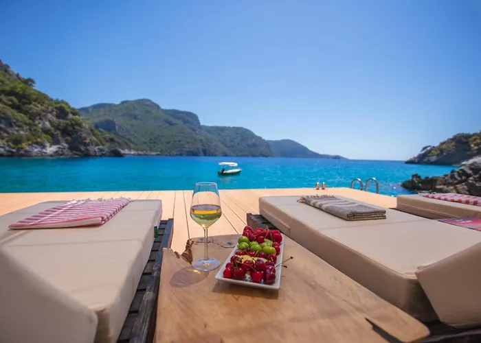 Villa Private Island-style Ultra Luxury Estate