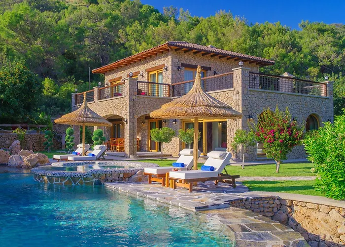 Private Island-style Ultra Luxury Estate Villa *